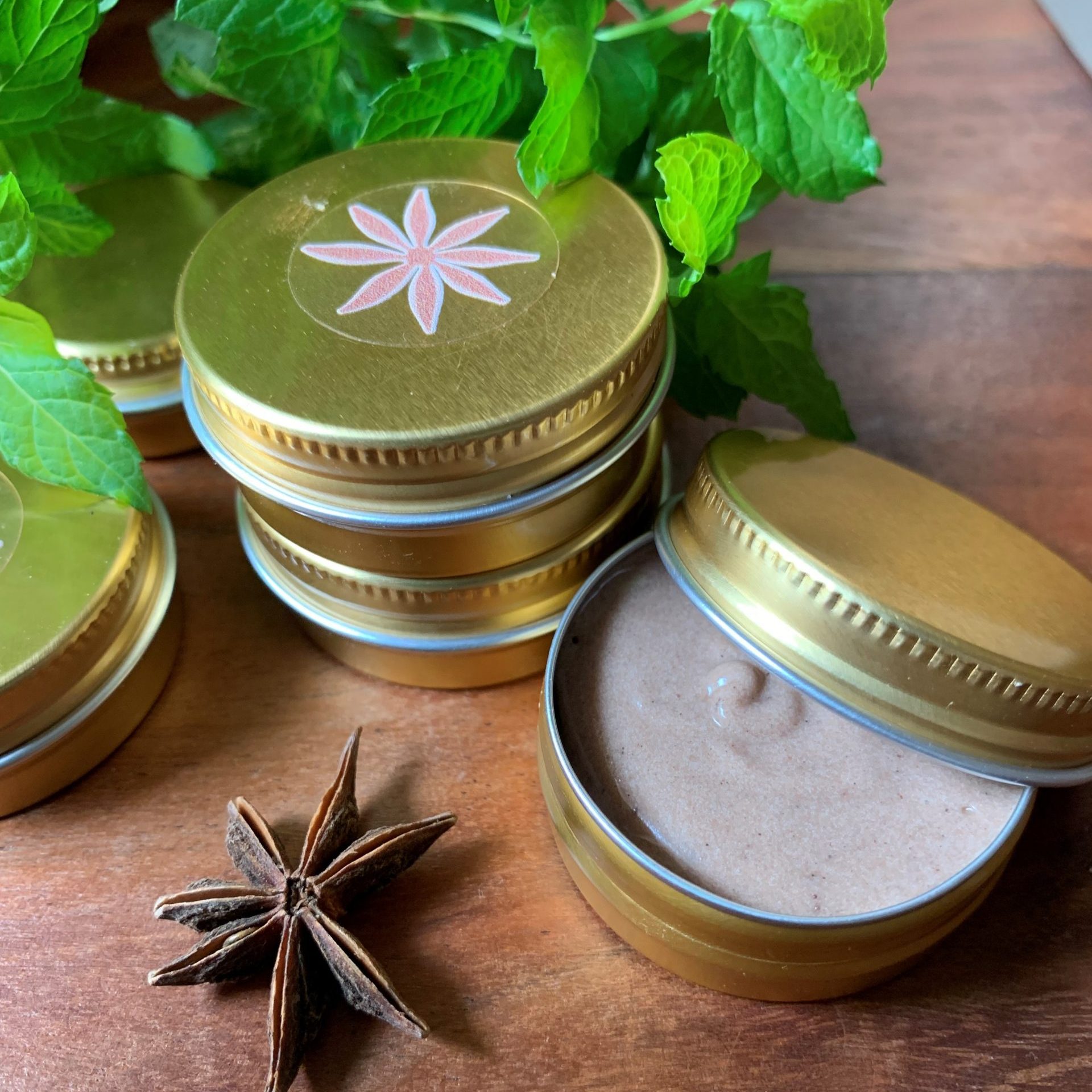 Deodorant Unika with mint, lemon, pachuli and teak tree