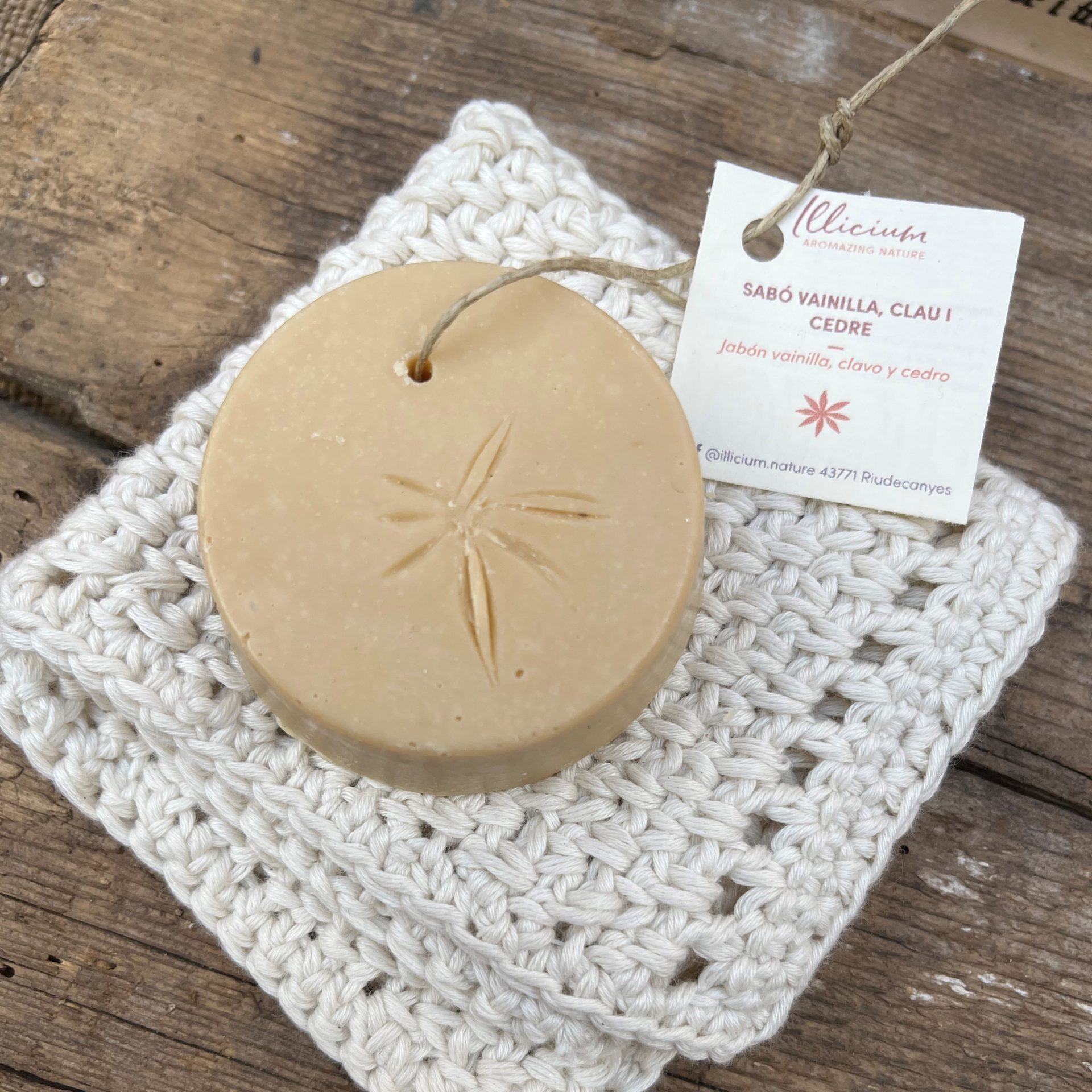 White clay soap with vanilla, clove and cedar tree