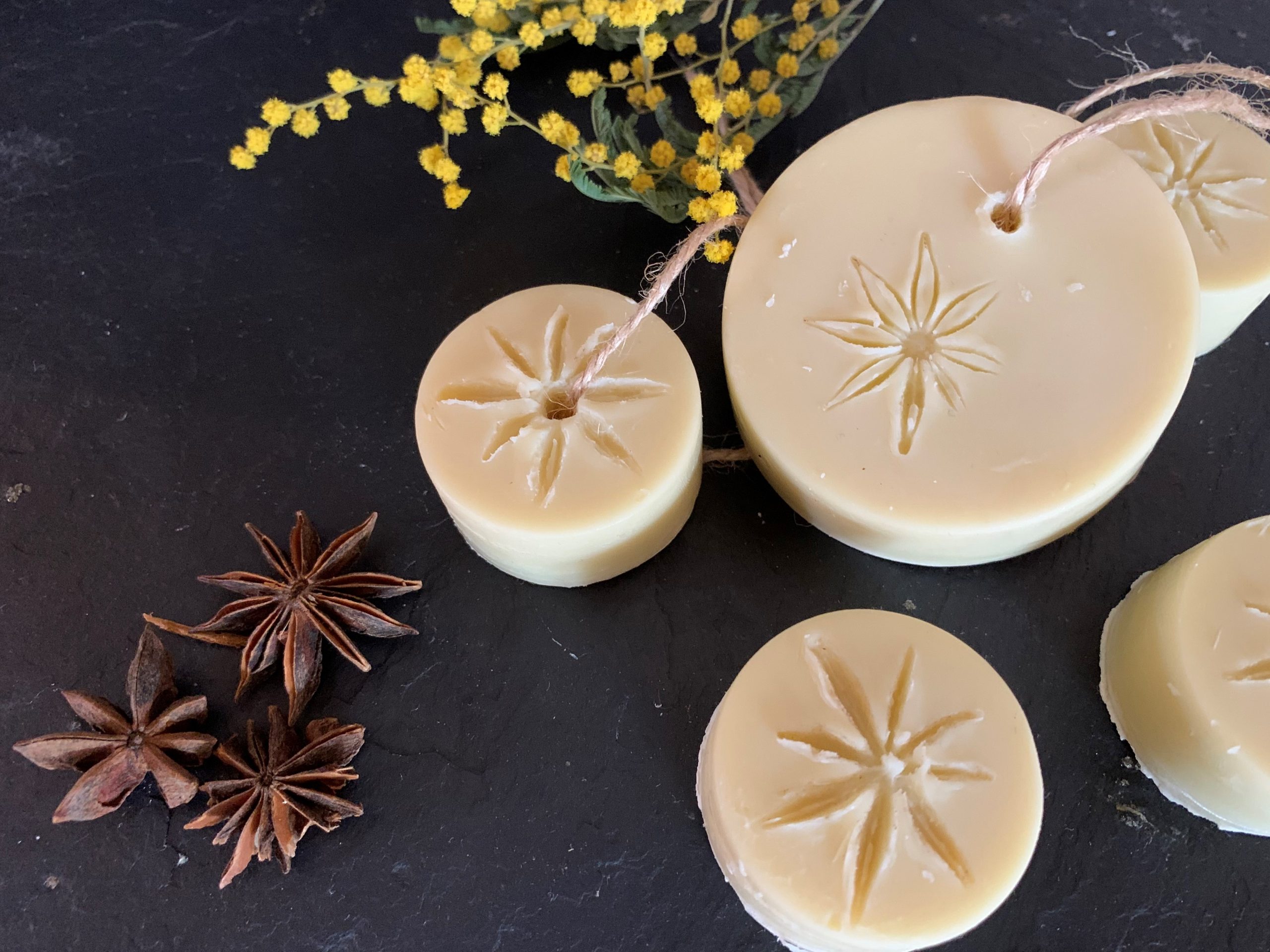 Exfoliant White Clay Soap with Vanilla, Clove and Cedarwood