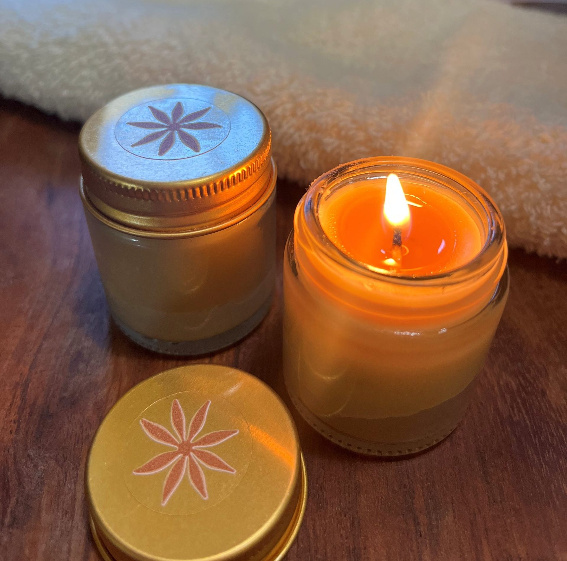 Massage candle with refreshing scent of mint, eucalipto and rosemary