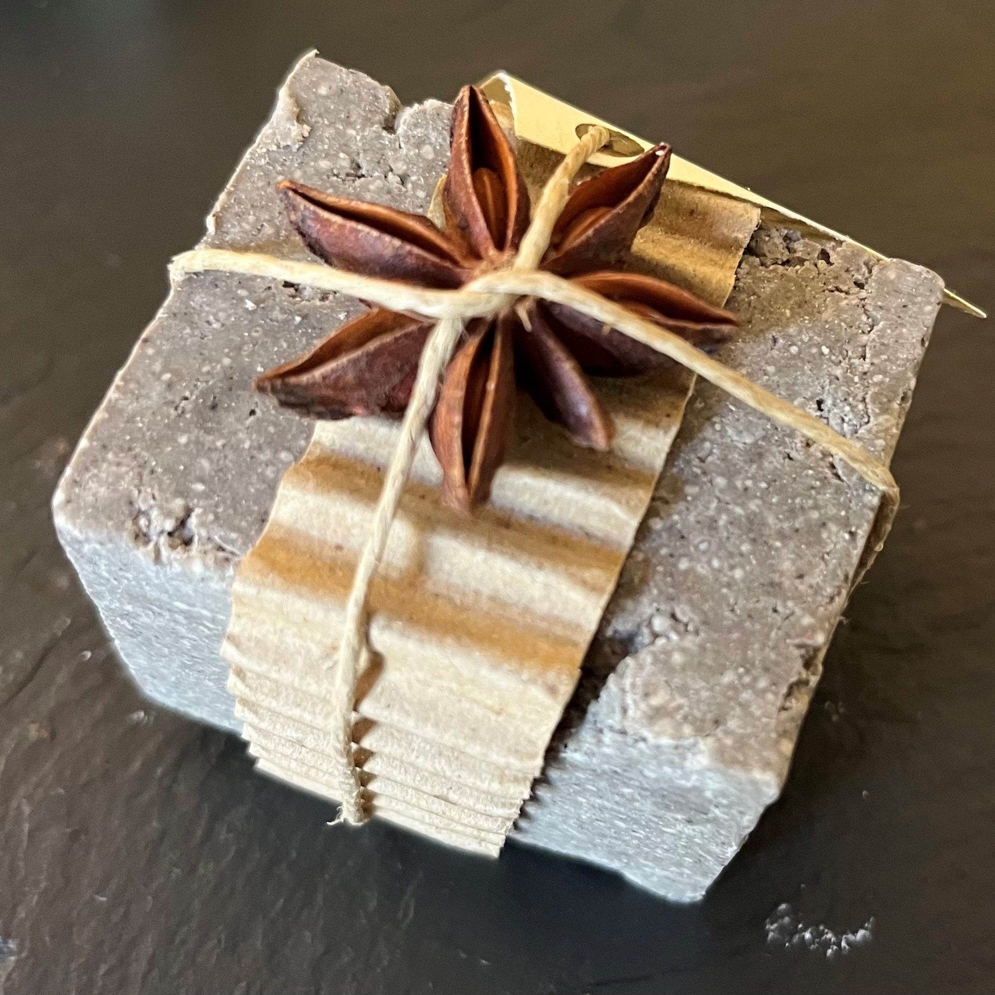 Black solid shampoo bar for normal to oily hair