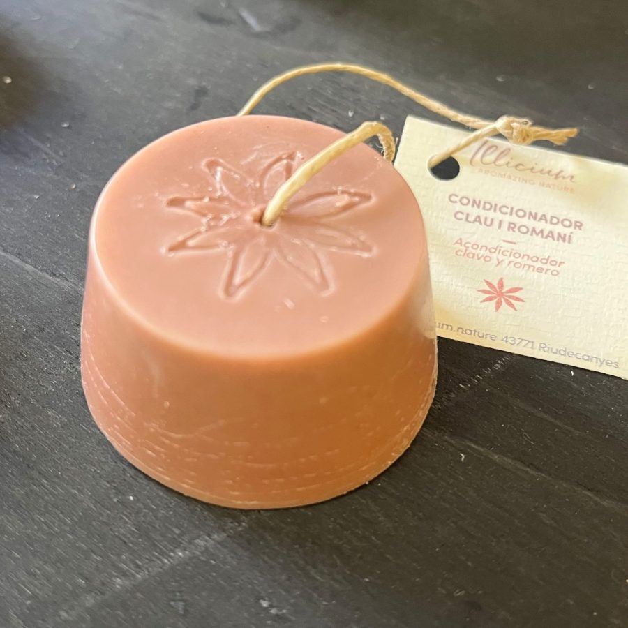 Red Conditioner with almond oil and clove & Rosemary