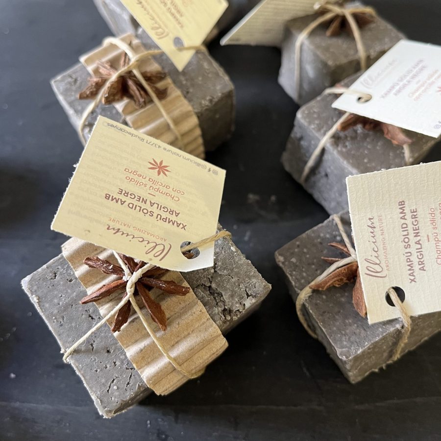 Black shampoo bar for oily hair